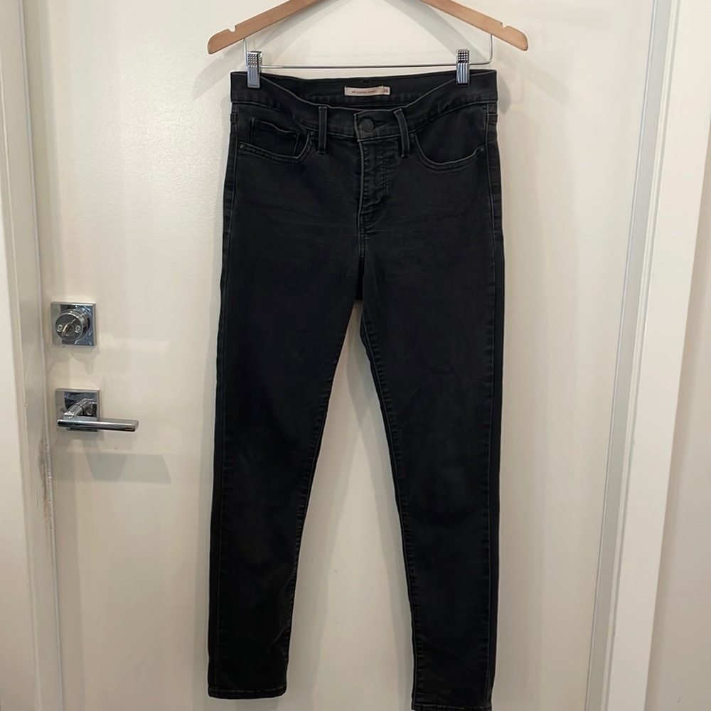 Levi’s skinny black jeans size 28